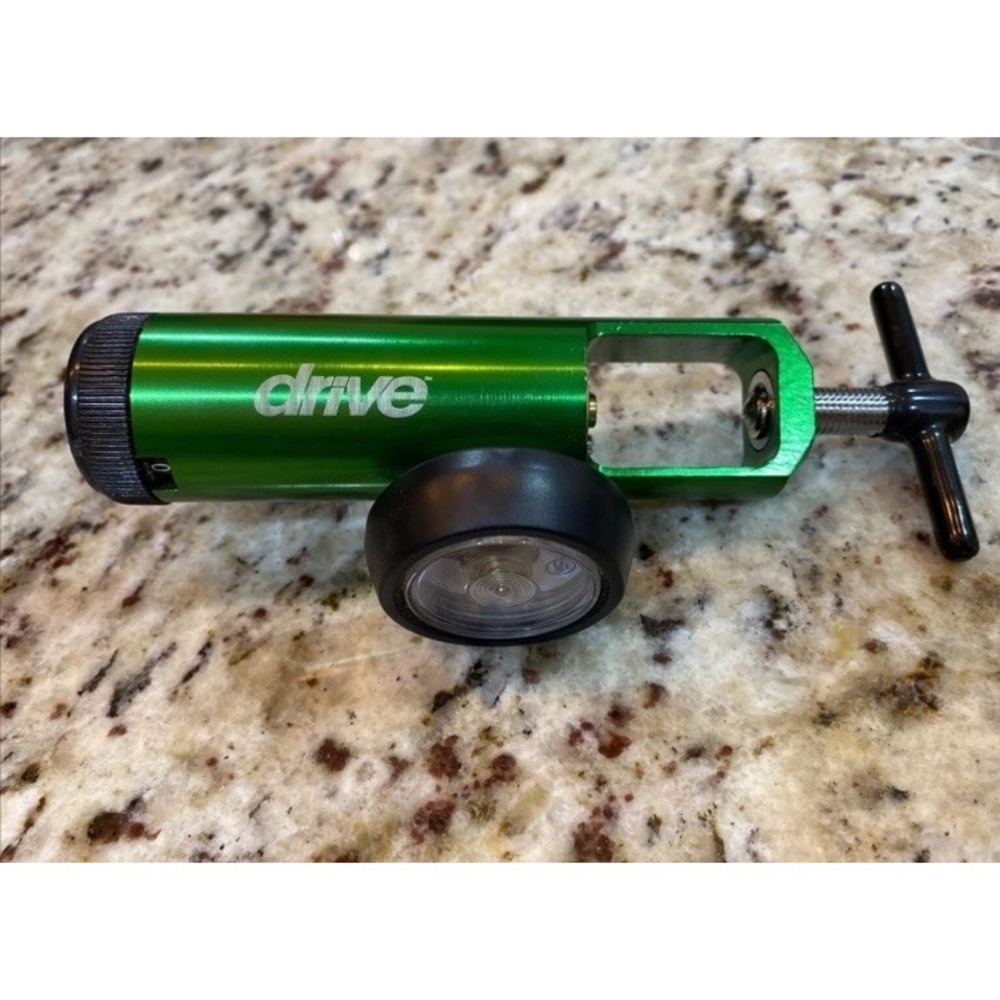 Drive Medical Oxygen Tank Regulator 18302GN Barb Outlet 0-15 LPM 3000 PSI